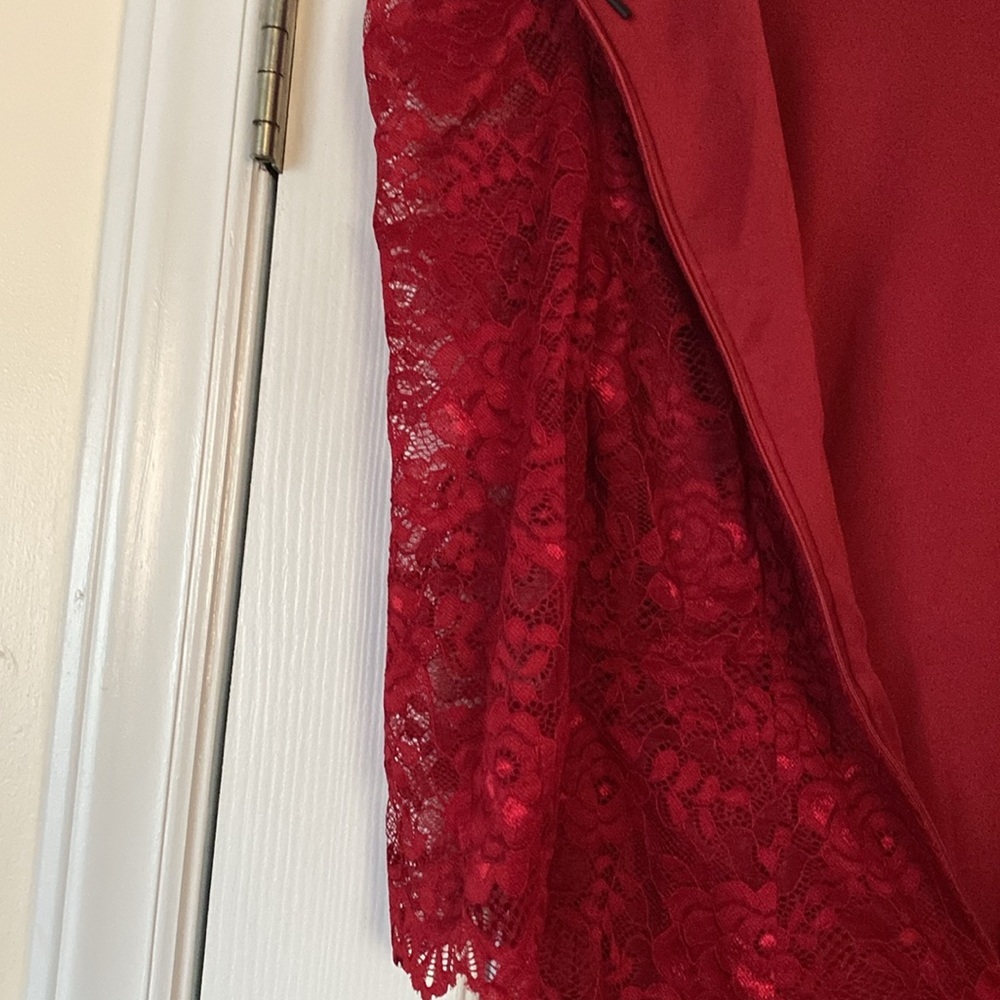 Elegant Red Lace Sheath Dress with Puff Sleeves‎ - Picture 4 of 5